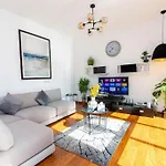 Luxury 3Br In Downtown With Pool, Fitness, Patio