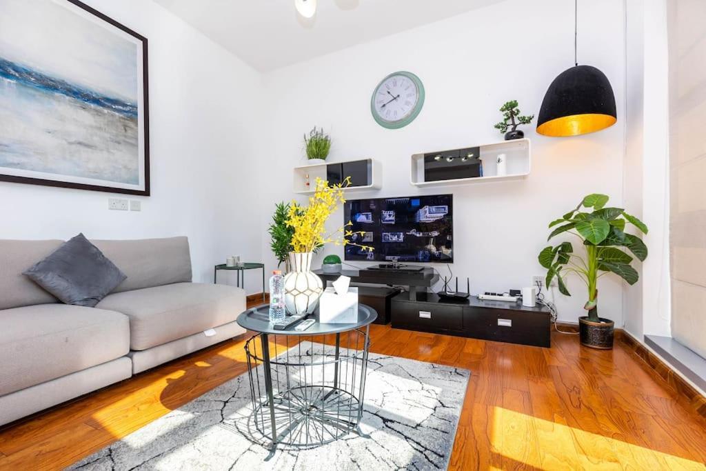 Apartment Luxury 3br In Downtown With Pool, Fitness, Patio *