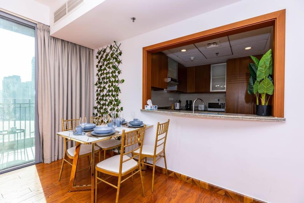 Luxury 3br In Downtown With Pool, Fitness, Patio