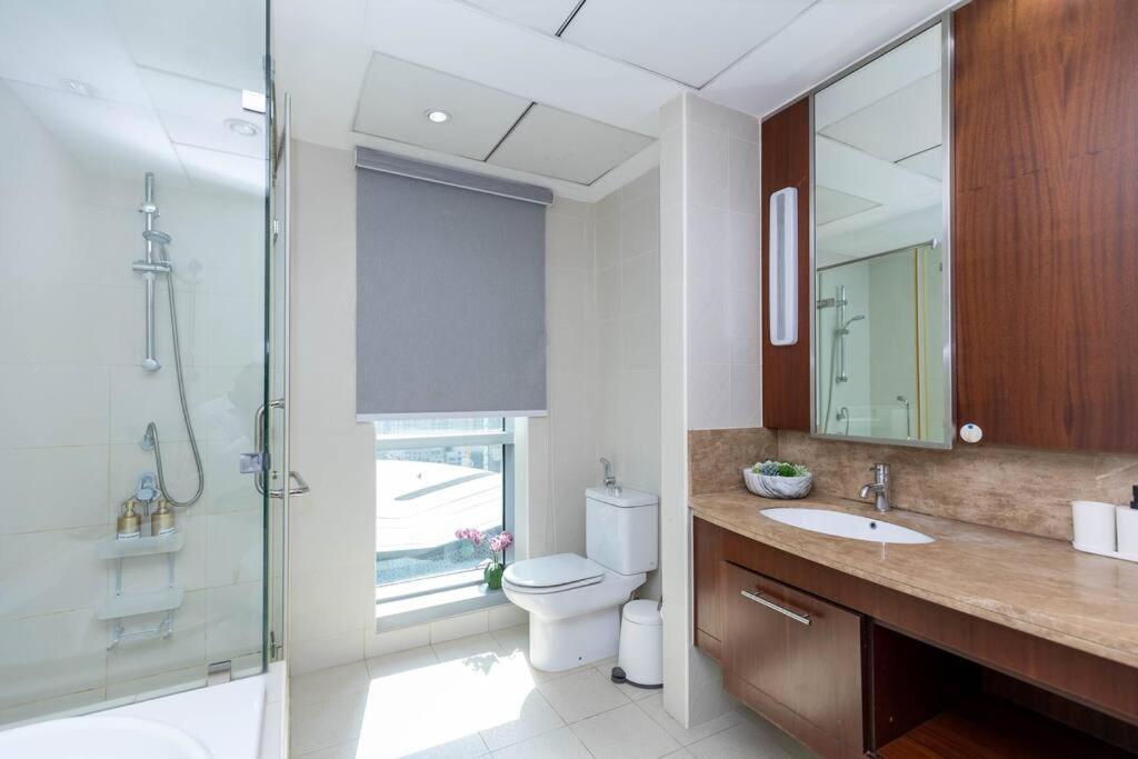 Luxury 3br In Downtown With Pool, Fitness, Patio Apartment Dubai