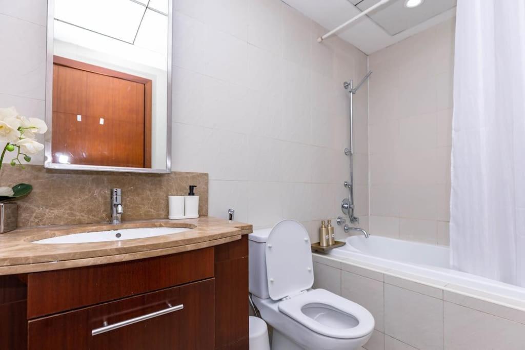 Apartment Luxury 3br In Downtown With Pool, Fitness, Patio *