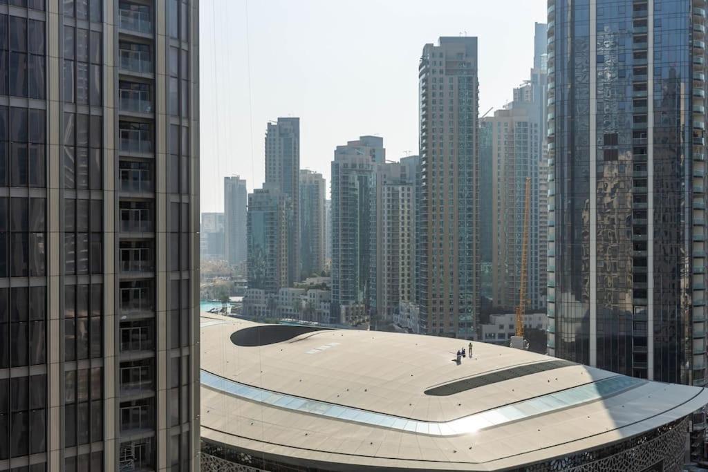 Luxury 3br In Downtown With Pool, Fitness, Patio Apartment Dubai