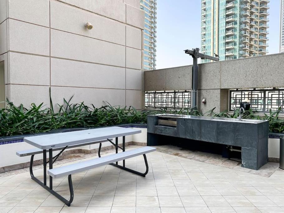 Luxury 3br In Downtown With Pool, Fitness, Patio Apartment